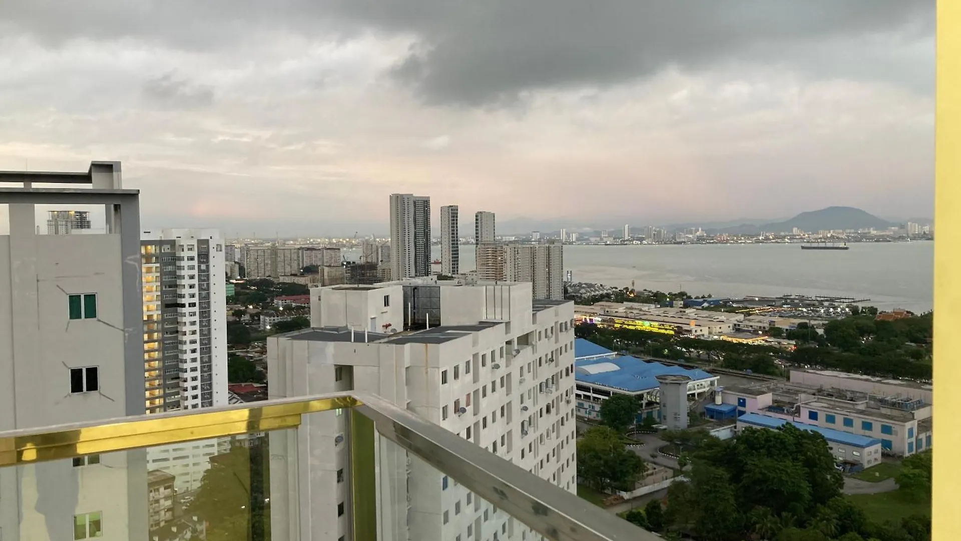 Straits Garden Suite Jelutong Georgetown Apartment George Town